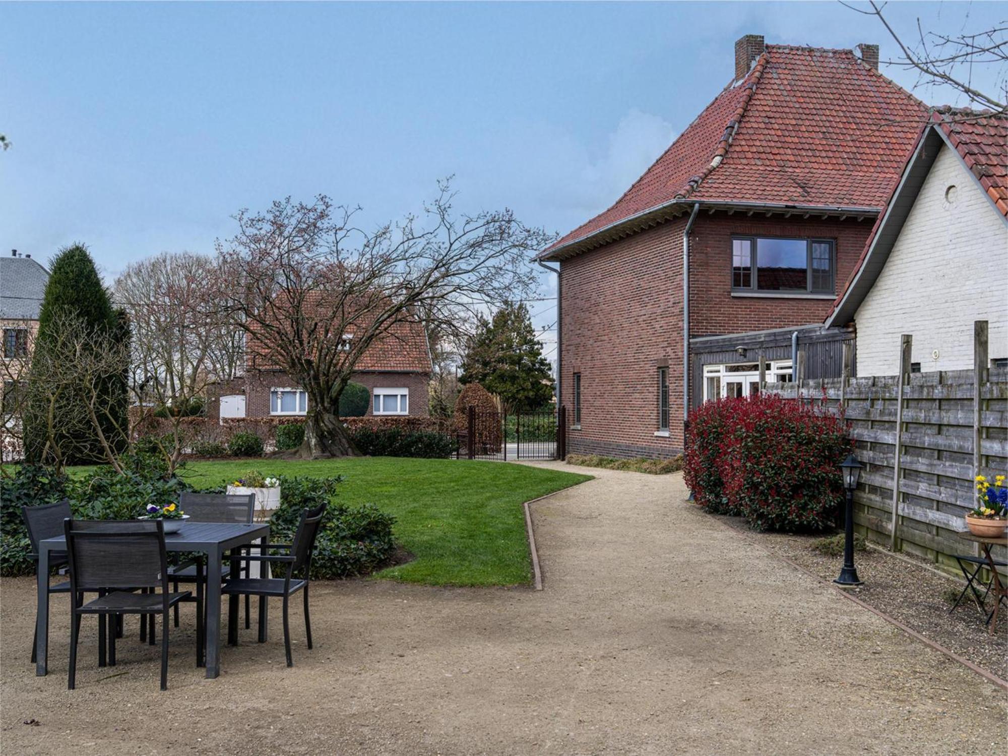 Het Bruegelhof Villa Peer Bagian luar foto